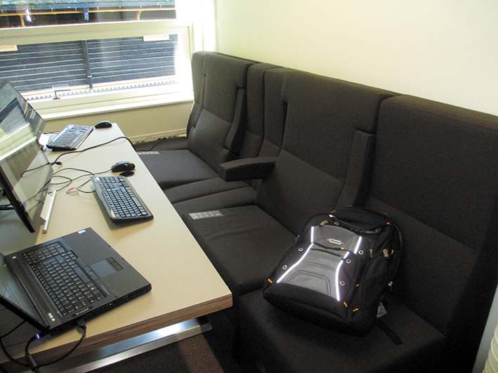 Fot. 4b. Przykład aranżacji przestrzeni przeznaczonej do różnych celów w biurowcu Power House Kjørbo: na zdjęciu fotele z indywidualną regulacją oparcia przy pracy z komputerem; fot.: J. Sowa