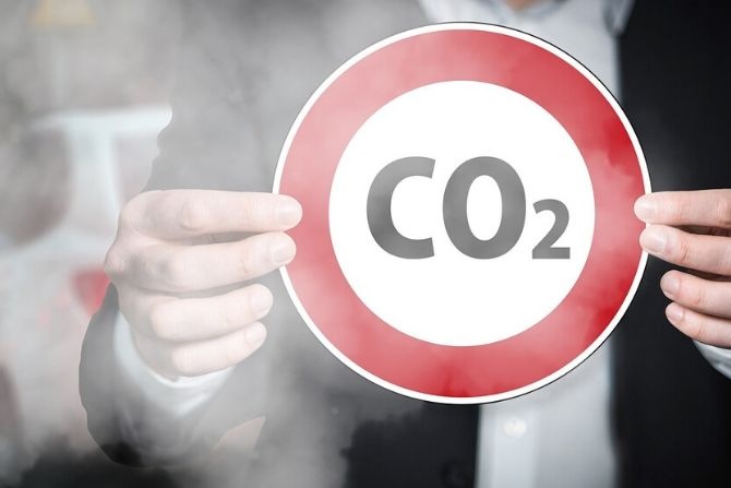 Skutek uboczny koronawirusa – spadek emisji CO2