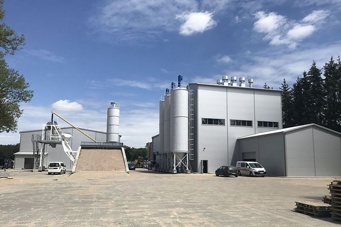 Rusza produkcja w największej w Polsce fabryce systemów kominowych