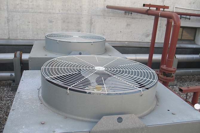 Modernizacja instalacji klimatyzacyjnej w obiekcie publicznym z wykorzystaniem chłodziarek sorpcyjnych – przykład realizacji