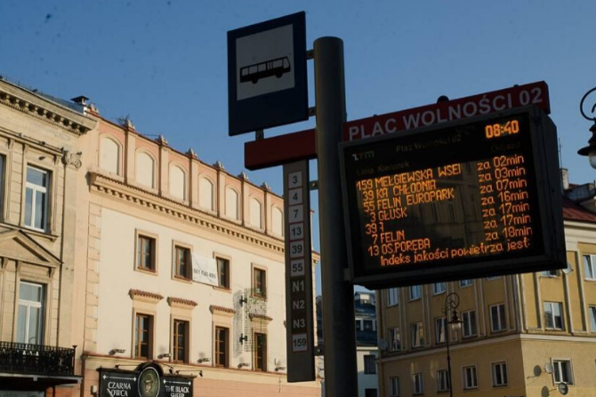 Informacja o smogu na przystankach komunikacji miejskiej