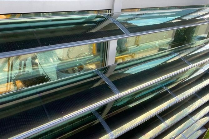 Premiera instalacji łamaczy światła z ogniwami perowskitowymi