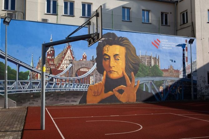 We Wrocławiu powstał antysmogowy mural z Adamem Mickiewiczem