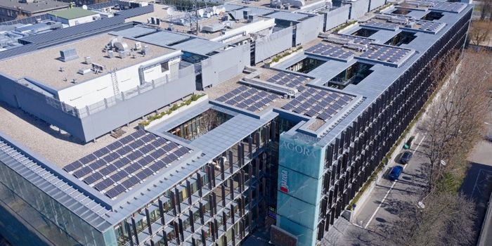 Fotowoltaika na budynkach Agory obniża koszty energii