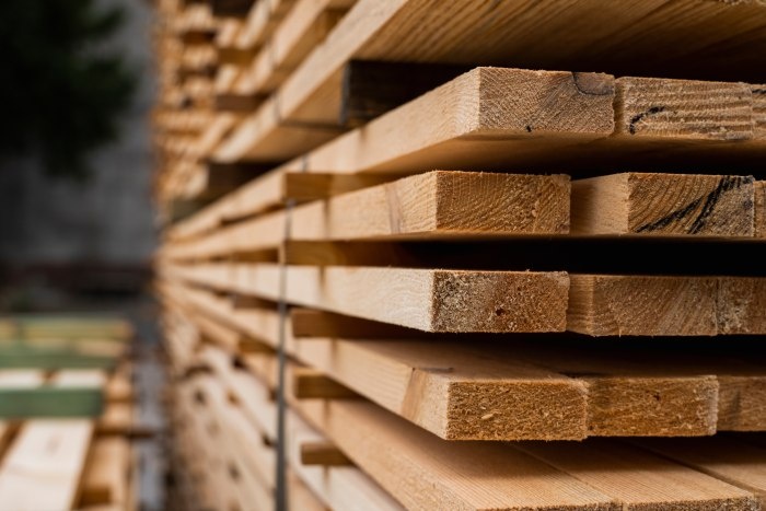 Drewno konstrukcyjne C16 – najważniejsze informacje