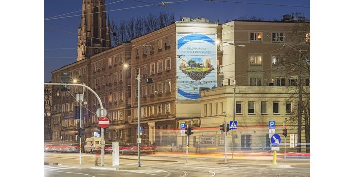 Ekologiczny mural z funkcją antysmogową przy Placu Bankowym w Warszawie