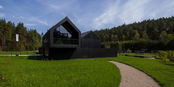 Rozwiązania zgodne z naturą w budynku edukacyjnym w Leśnym Ogrodzie Botanicznym