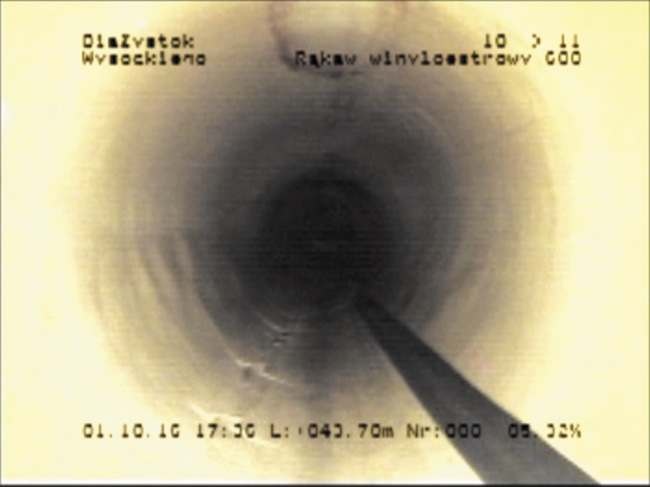 Fot. 4. Zrehabilitowany kanał sanitarny nasączony żywicą winyloestrową DN 600 mm; fot. archiwum własne autora (J. Kozicki)