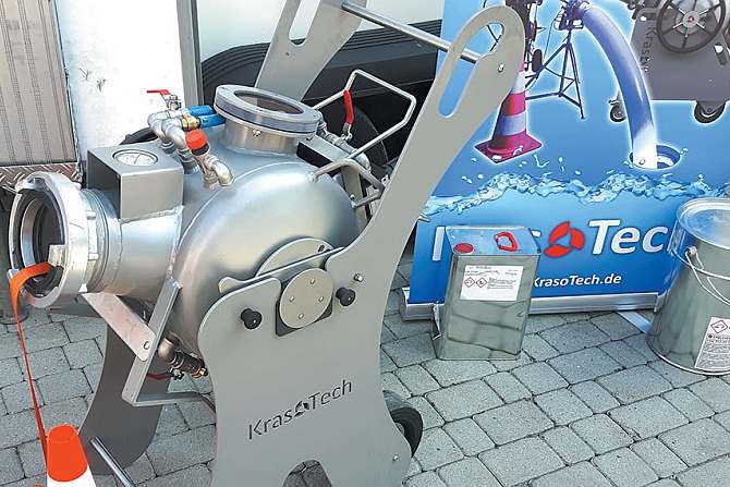 W artykule o kwestiach rehabilitacji kanał&oacute;w sanitarnych za pomocą materiał&oacute;w tekstylnych utwardzanych żywicami in situ elementach hydrauliki odnawianych kanał&oacute;w sanitarnych w technologii Cured In Place Pipe (CIPP) i metodach utwardzania żywic.
Fot. archiwum autora (J. Kozicki)