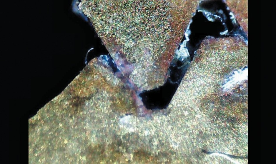 Obraz mikroskopowy przekroju gwintu