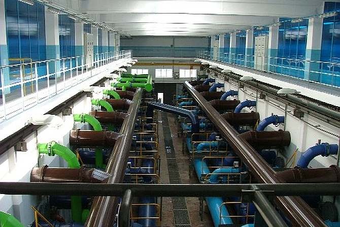 Hala filtr&oacute;w w Toruńskich Wodociągach