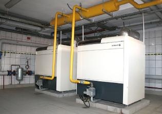 Fot. 2. W każdej kotłowni zainstalowane są dwa
kotły gazowe o mocy 220 kW każdy