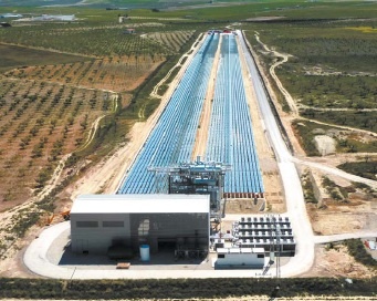 Fot. 3. Elektrownia, w której wykorzystuje się technologię Fresnela