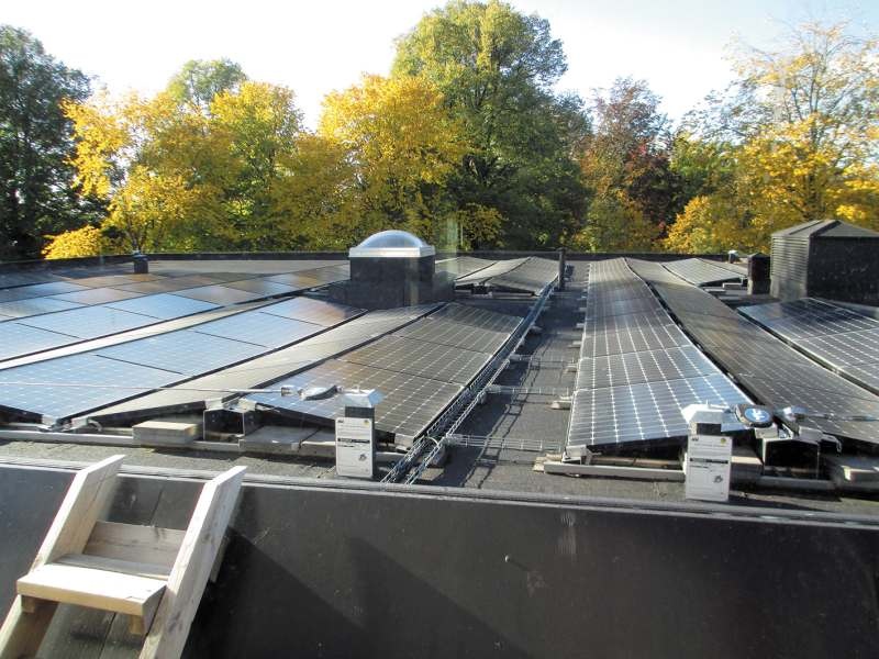 Fot. 8. Panele fotoelektryczne zamontowane na dachu budynku Power House Kjørbo