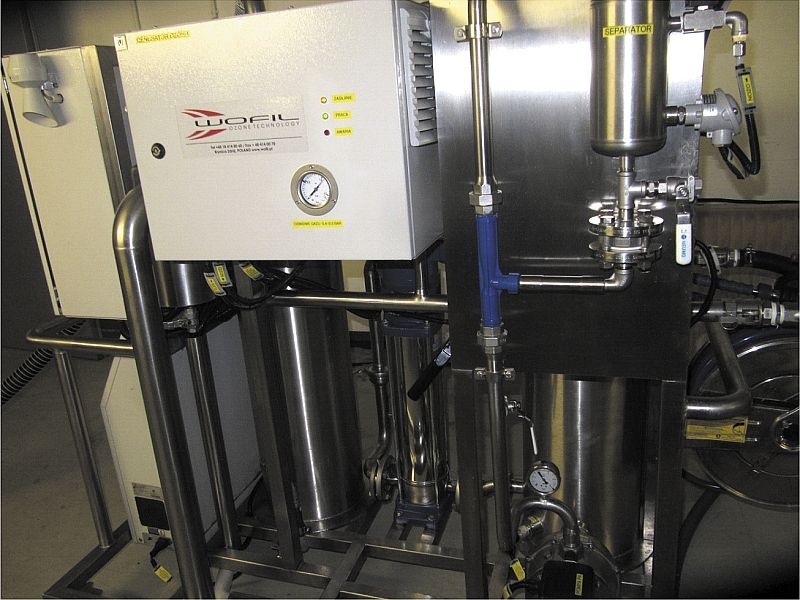 Fot. 3. Mobilny system dezynfekcji ozonem w podbaseniu