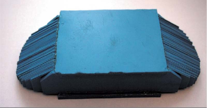 Rys. 3. Przykład wkładu płytkowego
regeneratora wykonanego z materiału
ceramicznego [25]