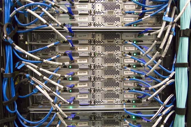 Panel serwera w centrum danych; fot. pixabay