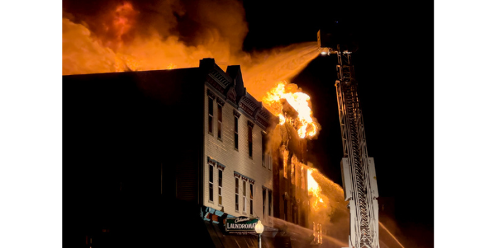 Płonący budynek przez złą interpretację przepis&oacute;w przeciwpożarowych