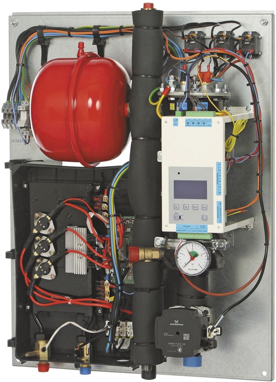 Przekrój kotła elektrycznego ze zintegrowanym 
podgrzewaczem wody
