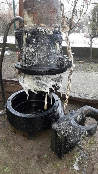 pompa zatkana przez chusteczki