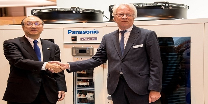 Toshiyuki Takagi, dyrektor wykonawczy Panasonic Corporation i prezes Panasonic Air-Conditioner oraz Roland Kasper, CEO w Systemair
Fot. Panasonic