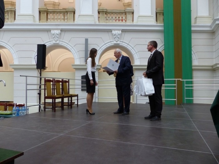 Podczas uroczystości rozdano nagrody najlepszym absolwentom i studentom.