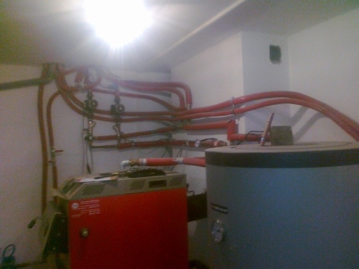 Pokazana na zdjęciach instalacja jest oczywiście niesprawna. Inwestor zauważył to jeszcze przed sezonem grzewczym