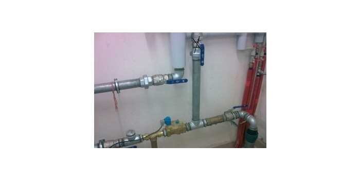 Zaw&oacute;r odcinający został zainstalowany na linii instalacji ppoż.
Fot. Kamila Kucharska