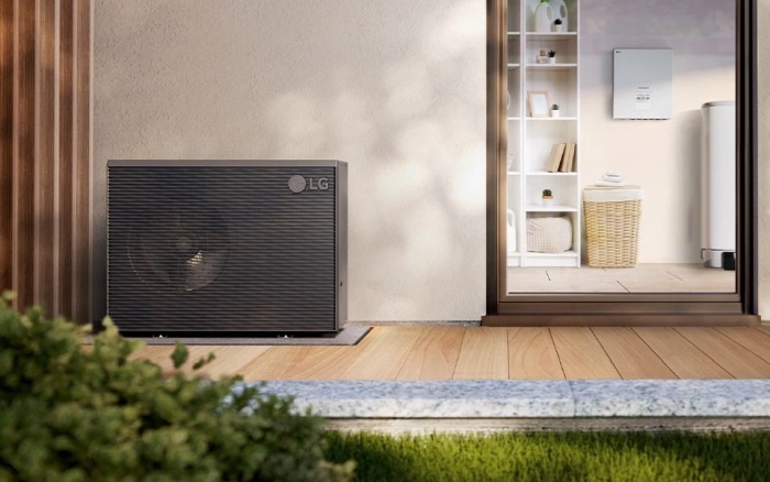 Niezwykle cicha i z minimalistycznym wzornictwem. Nowa pompa ciepła LG Therma V R290 Monobloc. Fot. LG Electronics