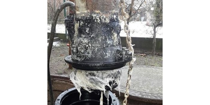Pompa zatkana gł&oacute;wnie przez chusteczki nawilżane, fot. Jung Pumpen