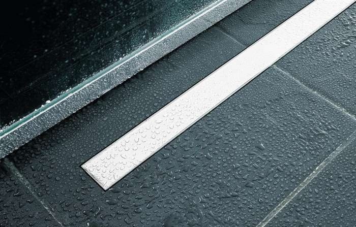 Odpływy liniowe AlfaLinear INOX &ndash; elegancja, niezawodność i innowacja w Twojej łazience. Fot. Tycner Sp. z o.o.