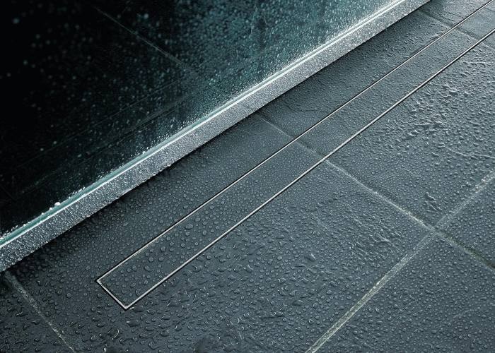 odplyw liniowy alfalinear inox dwustronny na szarych płytkach
