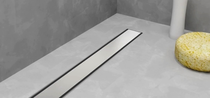odplyw liniowy alfalinear inox dwustronny na jasnych płytkach